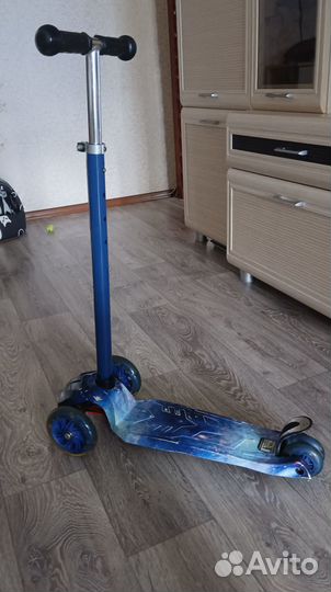 Самокат детский со светящимися колесами