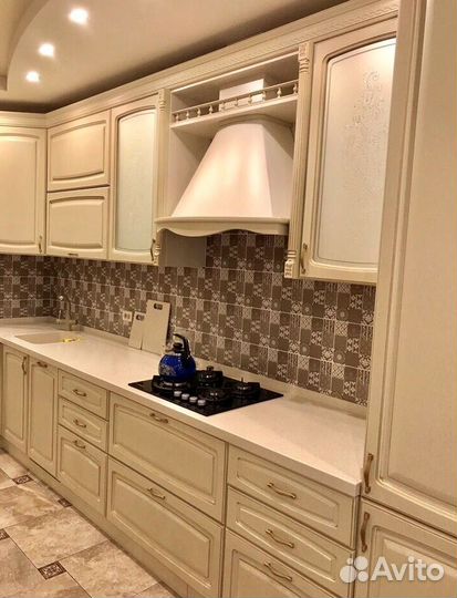 Кухонный гарнитур в классическом стиле на заказ