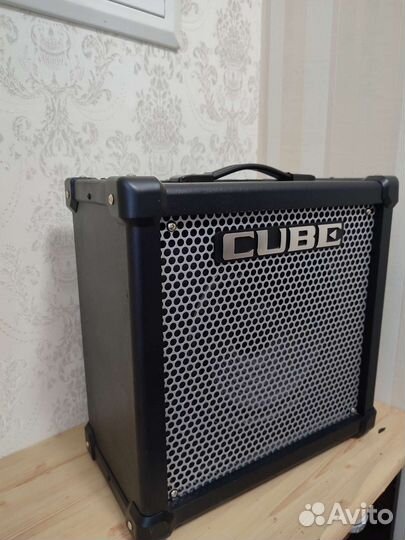 Комбоусилитель Roland cube 40GX