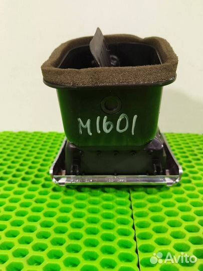 Дефлектор обдува центральный левый Land Rover