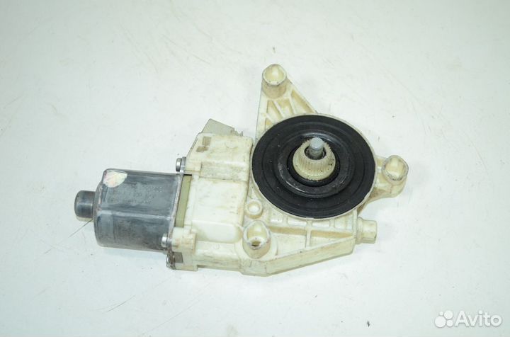 Моторчик стеклоподъемника передний левый