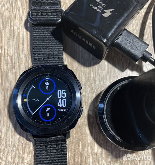 Смарт-часы Samsung Gear Sport