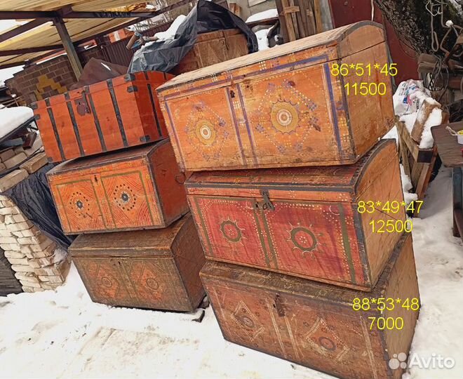 Сундук старинный