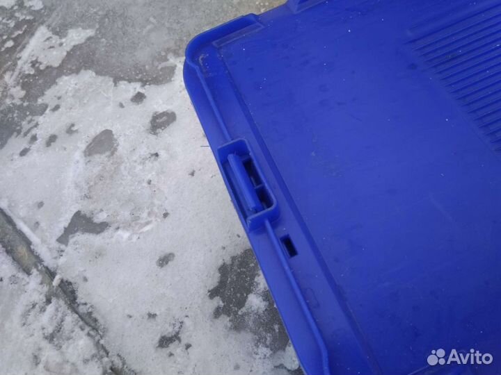 Ящик пластиковый с крышкой