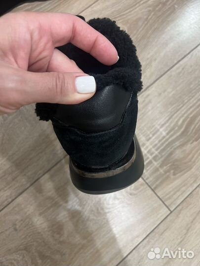 Кроссовки женские