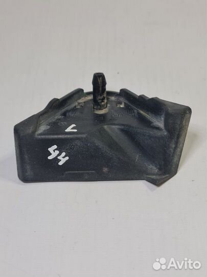 Накладка петли капота передняя левая Volkswagen