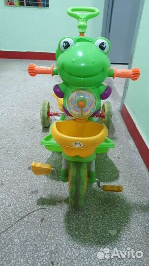 Детский трёхколёсный велосипед с ручкой