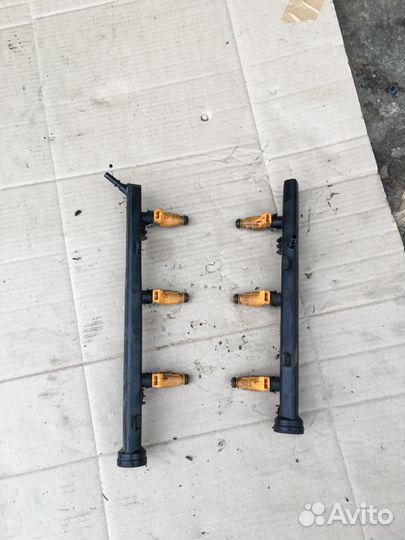 Форсунка рампа топливная Пежо Ситроен 3.0 209 лс