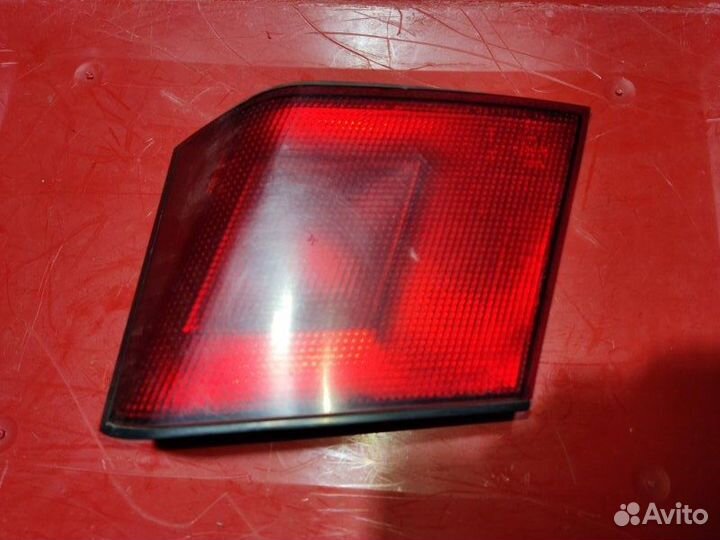 Фонарь задний правый Mitsubishi Carisma хетчбек