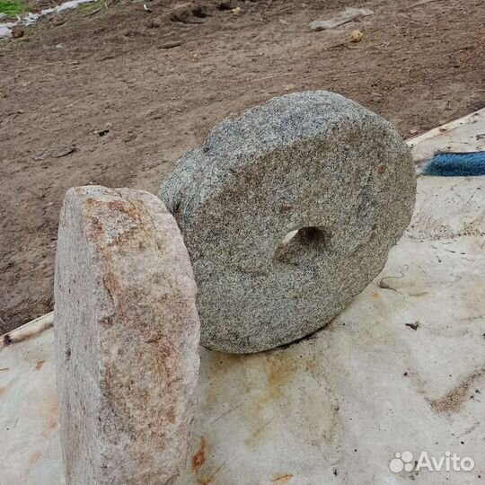 Каменные жернова