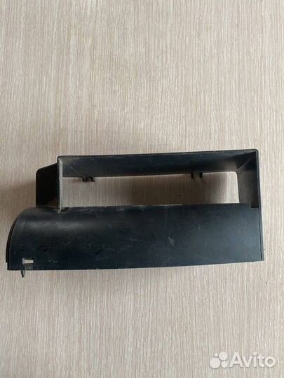 Воздуховод с передней панели Volkswagen Passat