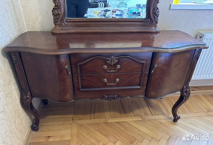 Трюмо с зеркалом, 2 тумбы, кровать, шифоньер