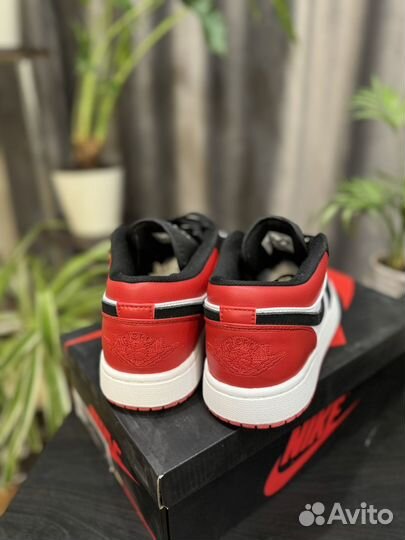 Кроссовки Nike Air Jordan 1 Retro Low