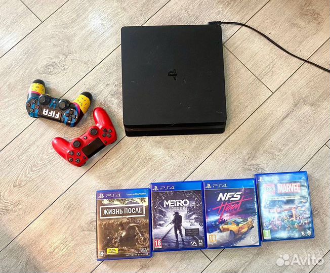 Sony playstation 4 б/у + джостики и игры