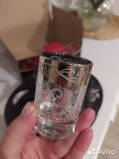 Стопки на деревянной подставке