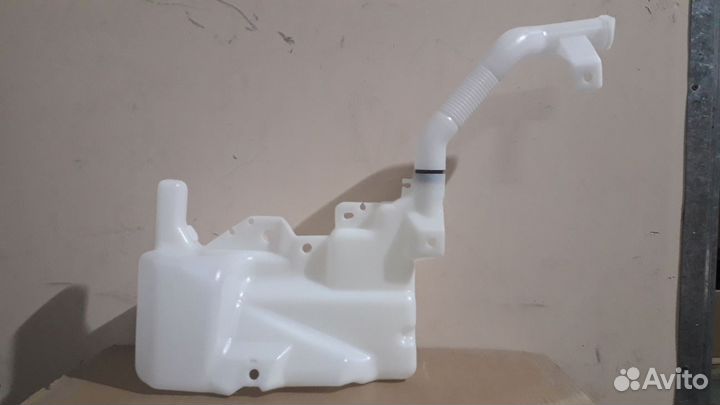 Бачок стеклоомывателя Mitsubishi Pajero Sport 1