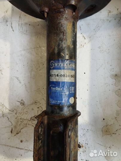 Стойка амортизатора задняя Mazda 626 GD 1989 mazda