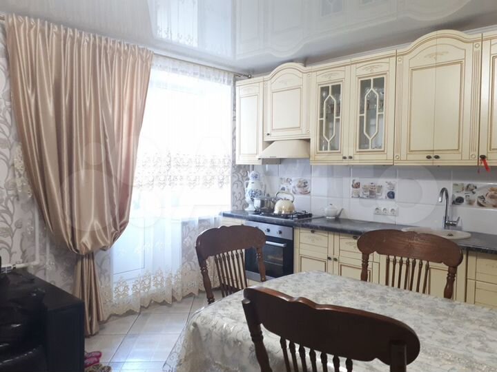 3-к. квартира, 85 м², 3/10 эт.