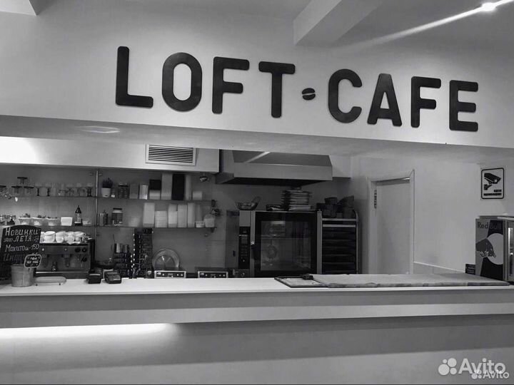 Официант в кафе при Бизнес центре