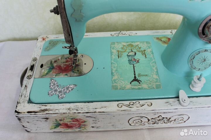 Декорированная швейная машинка