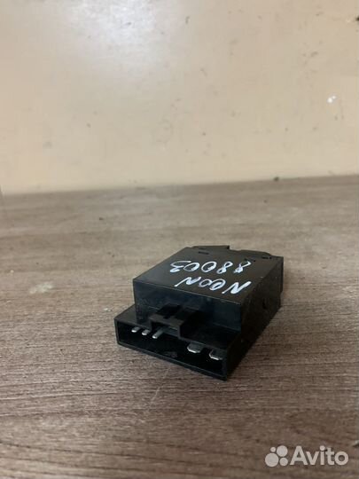 Кнопка обогрева заднего стекла Dodge Neon