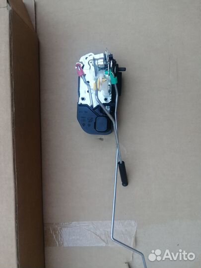 Новый замок двери задней левой Jeep Grand Cherokee