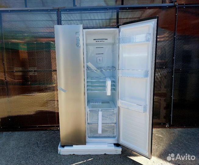 Холодильник Hisense Side-by-Side