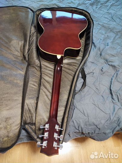 Акустическая гитара