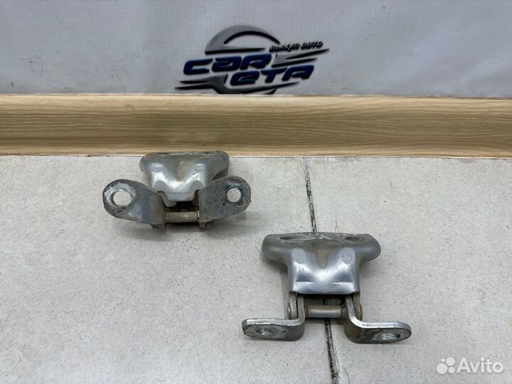 Петля двери задняя левая Hyundai Accent 2 1.5 G4EC