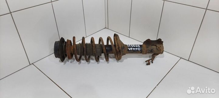 Амортизатор передний (Volkswagen Vento)