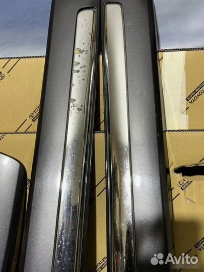 Молдинг двери Toyota Land Cruiser 200