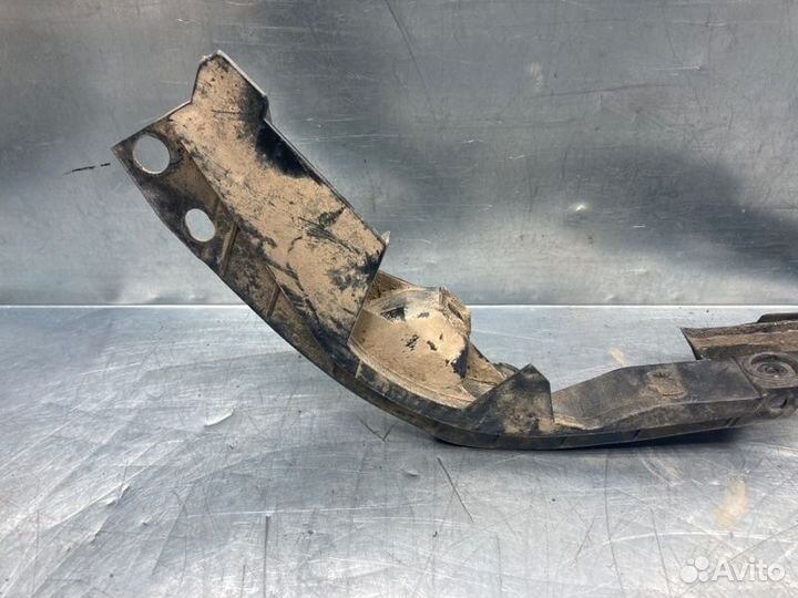 Направляющая заднего бампера правая Volkswagen Gol