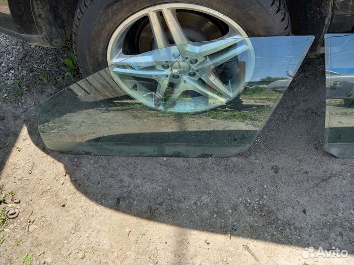 Стекло передней двери VW Jetta 5