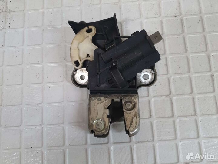 Замок багажника passat b6 audi a6 a8