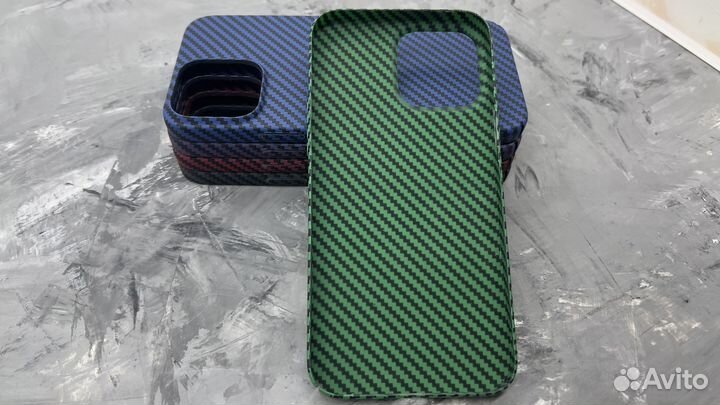 Чехол на iPhone с принтом под карбон