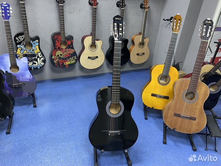 Полноразмерная класссическая гитара (4/4)