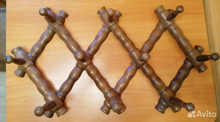 Вешалка для одежды настенная