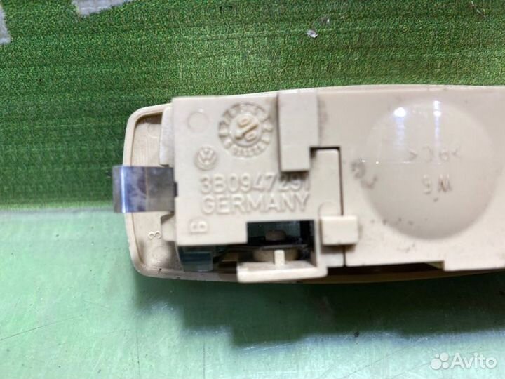 Плафон подсветки салона Volkswagen Passat B5 AWM