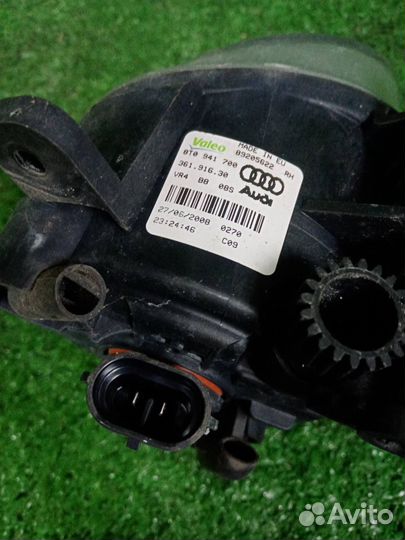 Фара противотуманная правая Audi A4 B8 cdhb