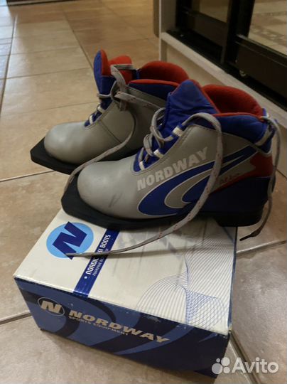 Лыжные ботинки