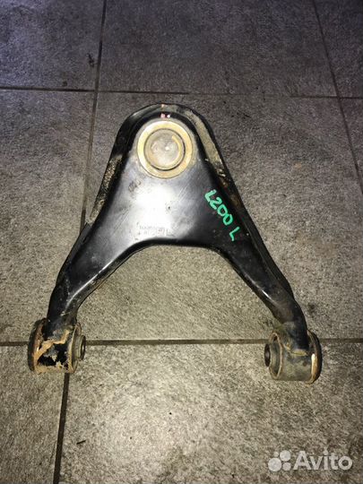 Рычаг передний левый верхний Mitsubichi L200 4N15