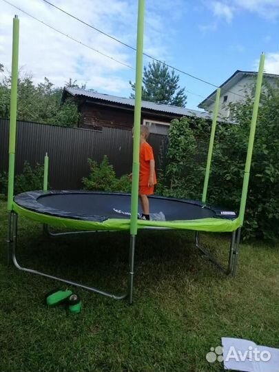 Батут с защитной сеткой