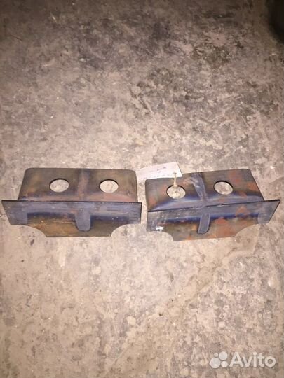 Кронштейн перед. опоры дв.правый 34039-1001078-10