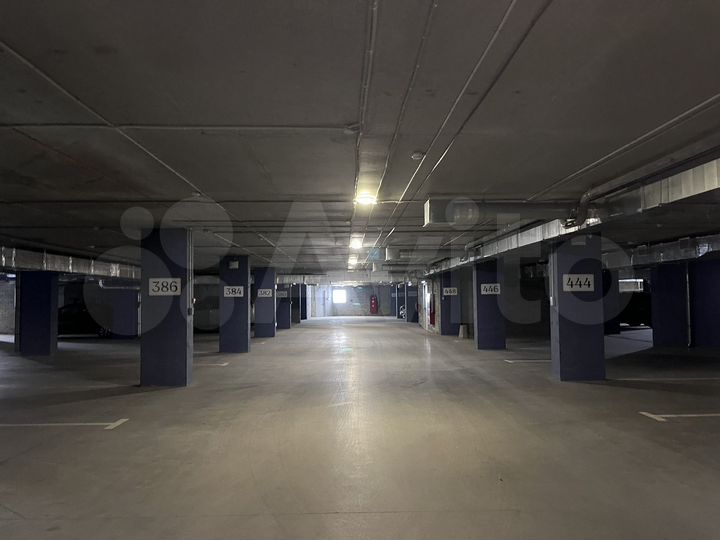 Машиноместо, > 30 м²