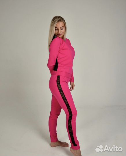 Спортивный костюм женский