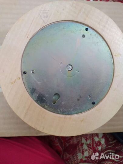 Борометр в деревянной оправе, лакированный