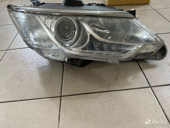 Правая фара Toyota Camry 55 ксенон не afs 9027