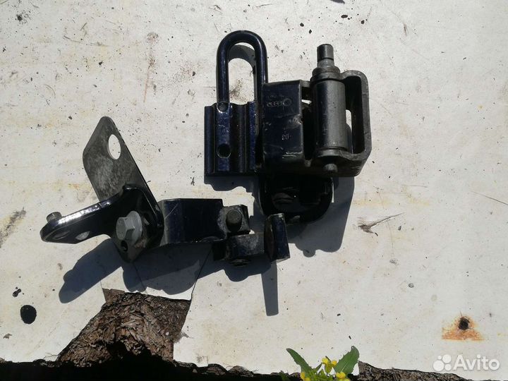 Петля двери Ауди а6с5