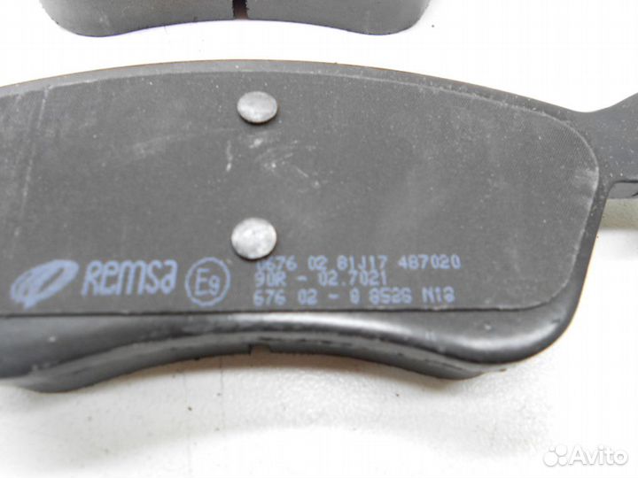 Toyota Avensis T220 Колодки Передние комплект