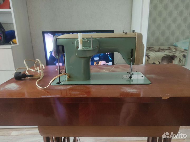 Швейная машина LADA